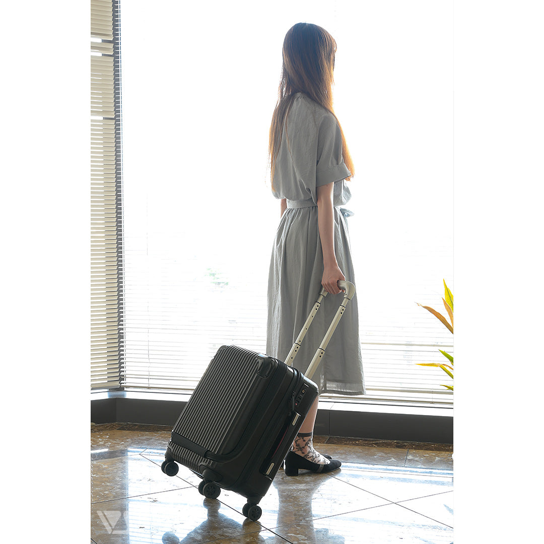 Dollfie(R) Carry-on Trunk(Silver)(PreOrder)