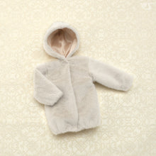 Load image into Gallery viewer, Voluminous Faux fur coat